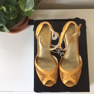 Retro Ankle Strap Yellow Peep-Toe Wedge Sandals